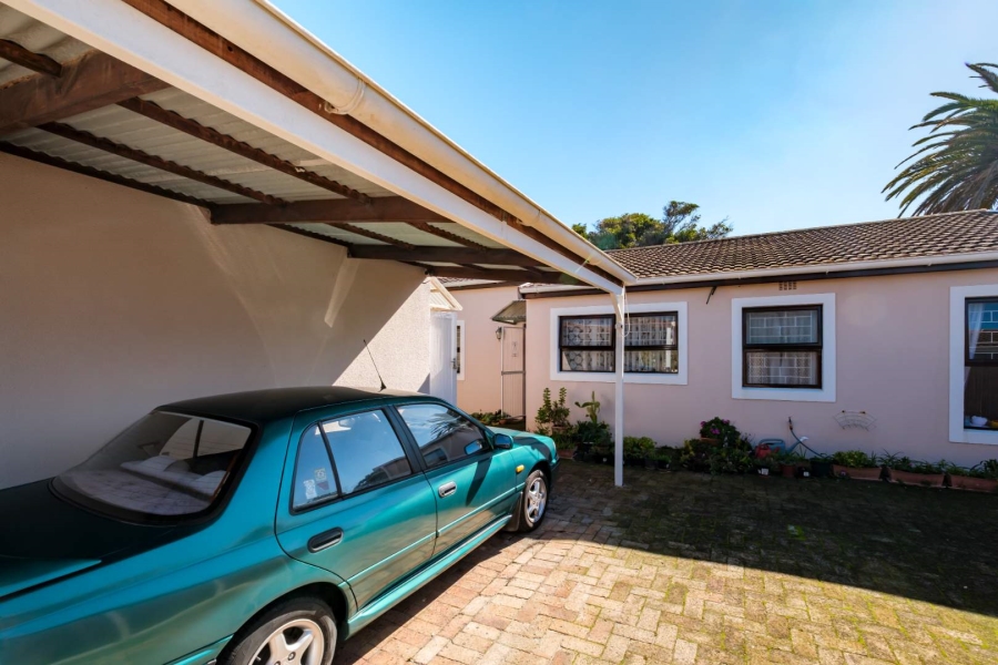 3 Bedroom Property for Sale in Lakeside Western Cape